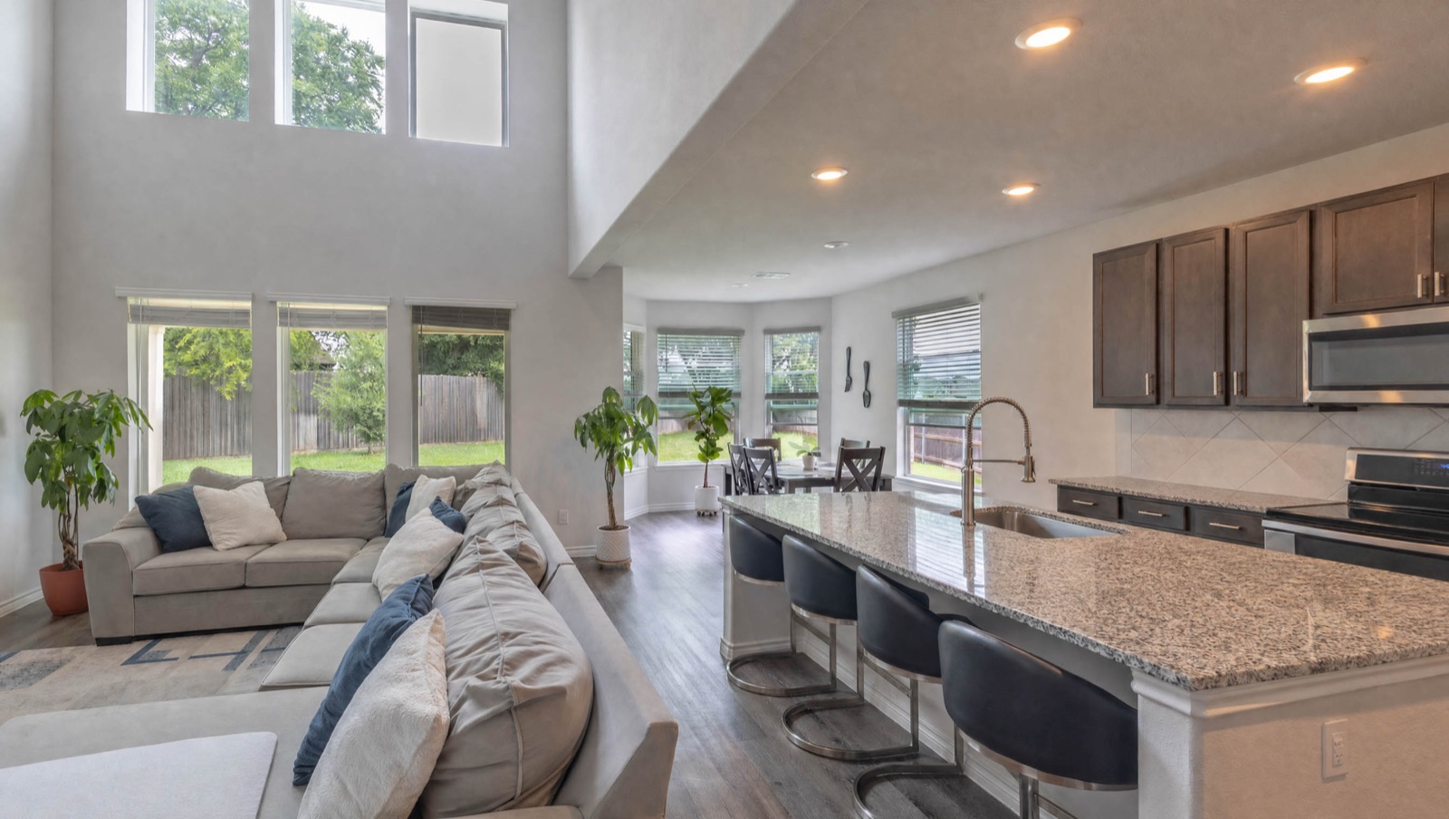 Real Estate Photo 29